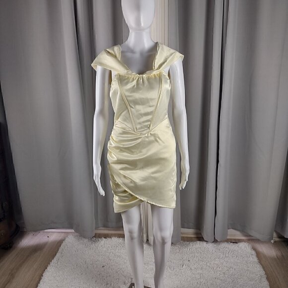 Pretty Little Thing Cream Ruched Cosert Detailed Bardot Bodycon Dress Sz 4 (NWT) - Picture 1 of 11